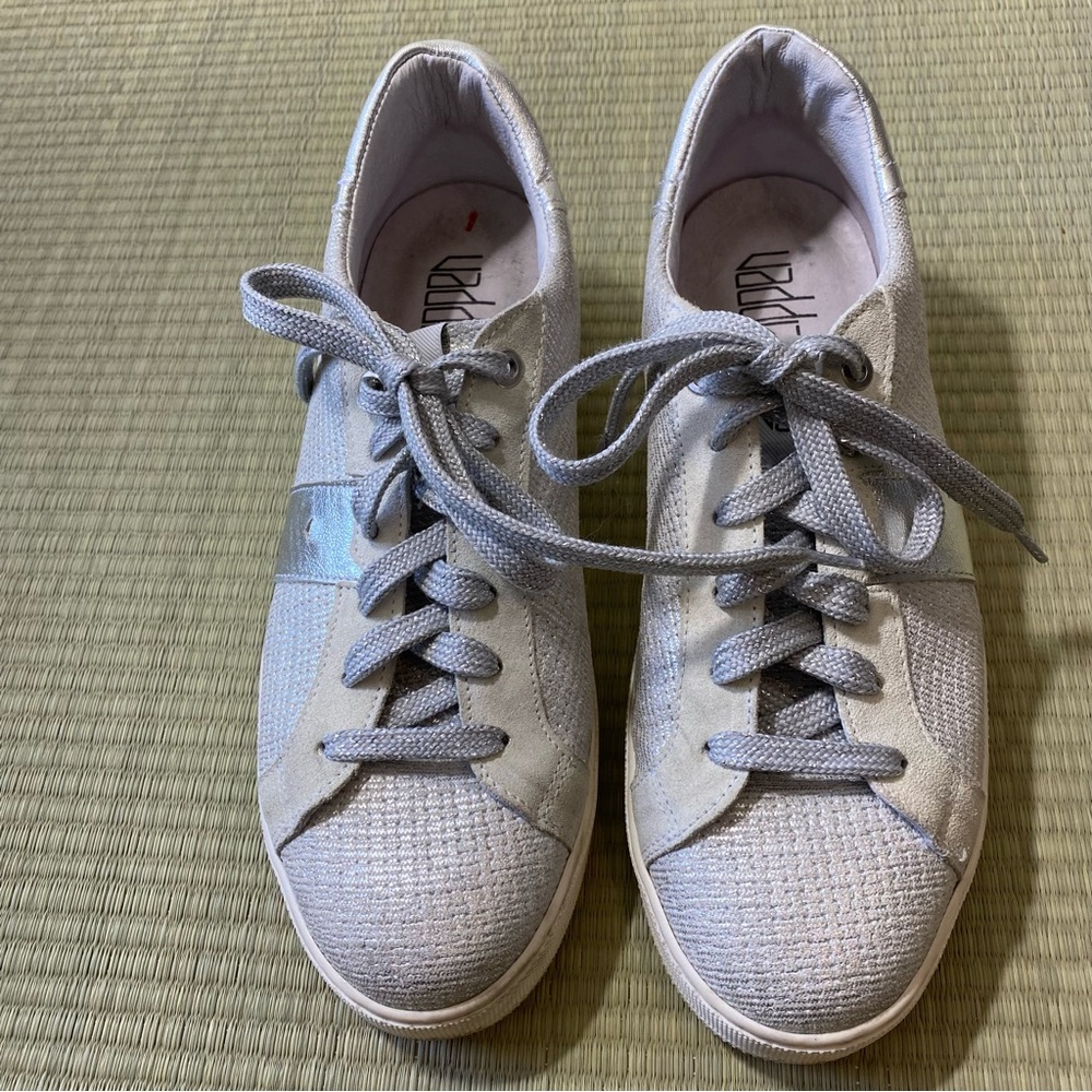 Vaddia Silver Lace Up Sneakers women's EUR 39 The Brand of the Cat Shimmer Laces